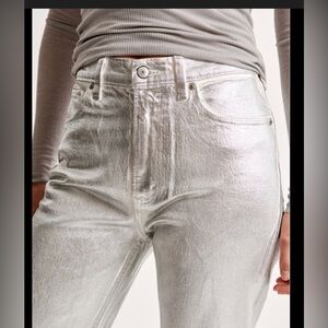 Abercrombie & Fitch 90s distressed silver high rise relaxed jean size 31/12 Long